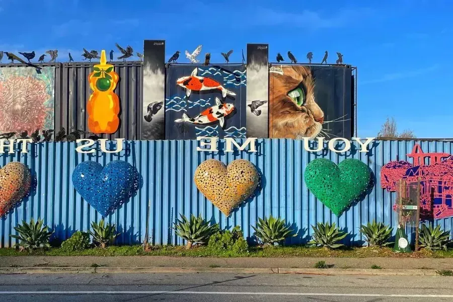 Obras de arte y murales en el barrio Bayview de San Francisco.